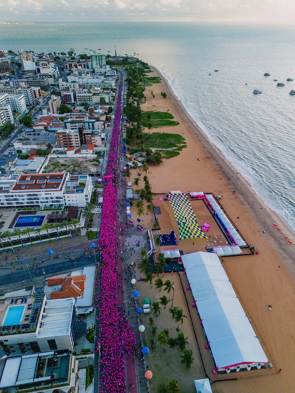 Corredores da Maratona Internacional de João Pessoa na orla